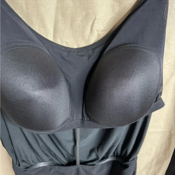 NWT Great Lengths Black One pc Swimsuit built in skirt Extra Length Plus size 22 - Picture 8 of 13